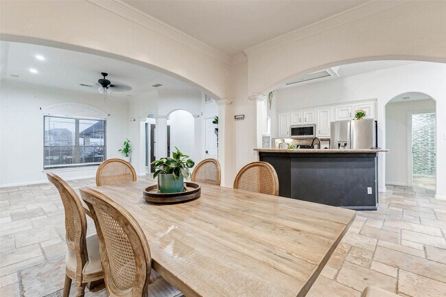 Building Photo - 402 Avenue H