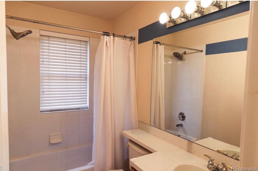 Building Photo - 7627 Halleys Dr