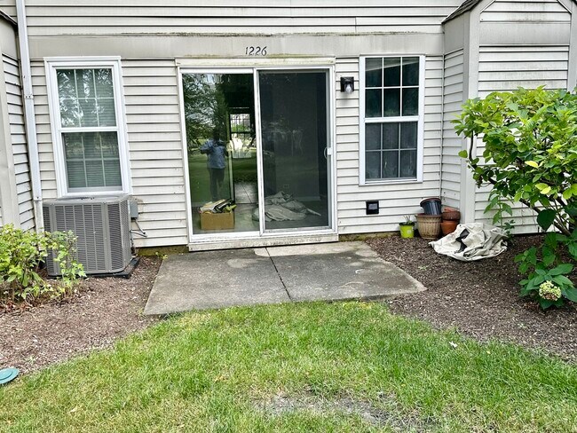 Building Photo - 1226 Clearview Ct