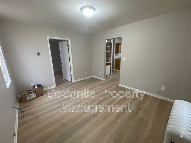 Building Photo - 1000 Duss Ave