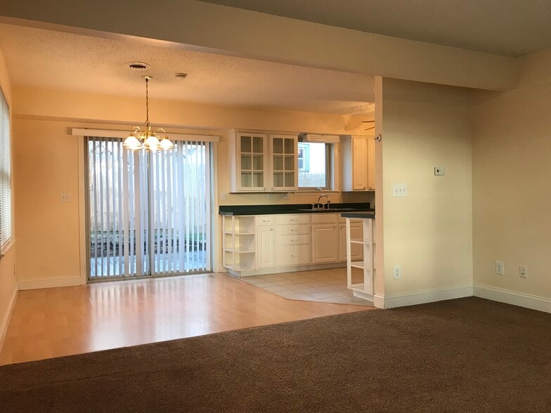 400 Herr Dining Room - 400 Herr St