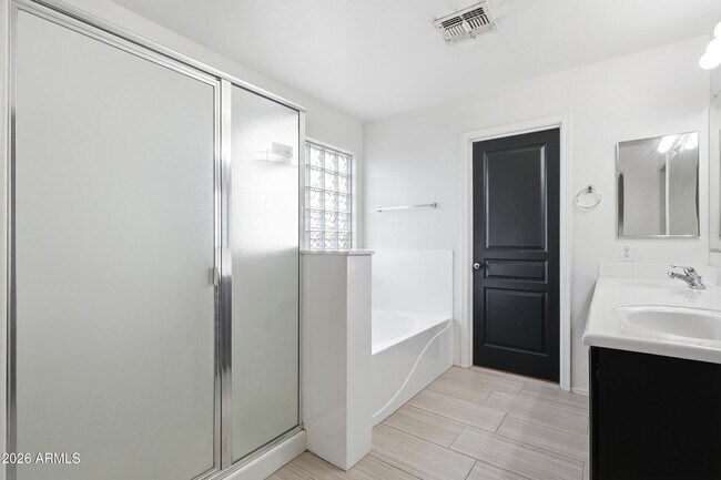 Building Photo - 1537 E Bowman Dr