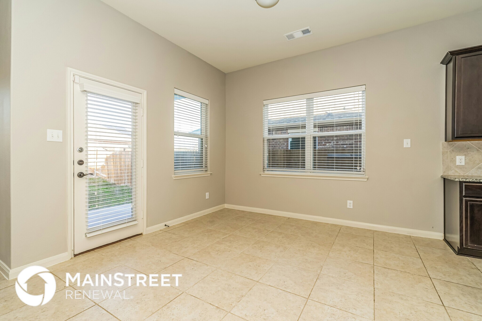 Building Photo - 527 Shady Meadow Ln