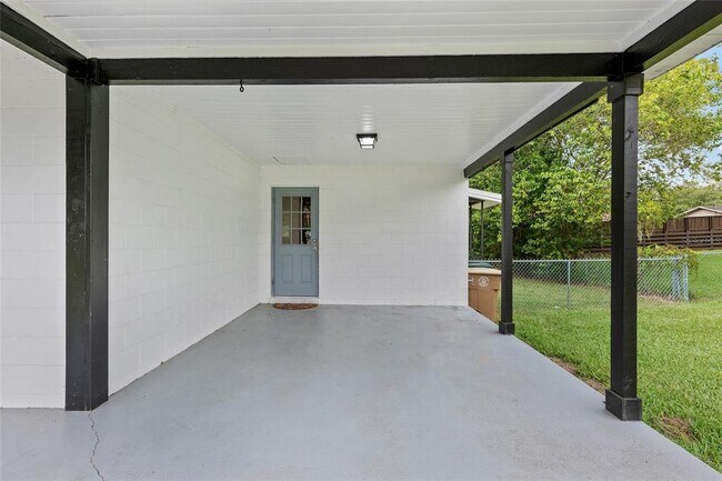 Building Photo - 1846 SE Lake Weir Ave