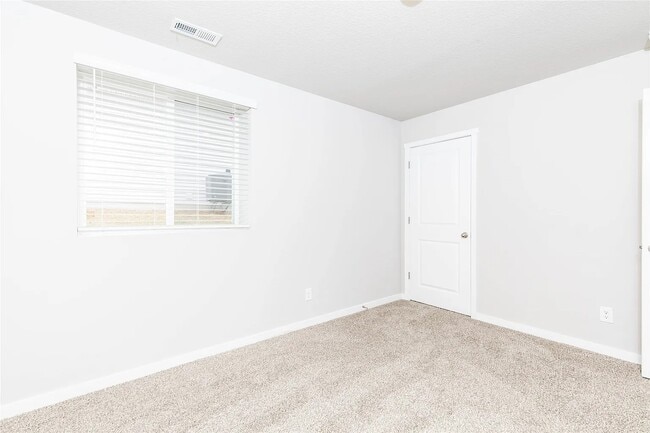 Building Photo - 1065 Waukee Ave