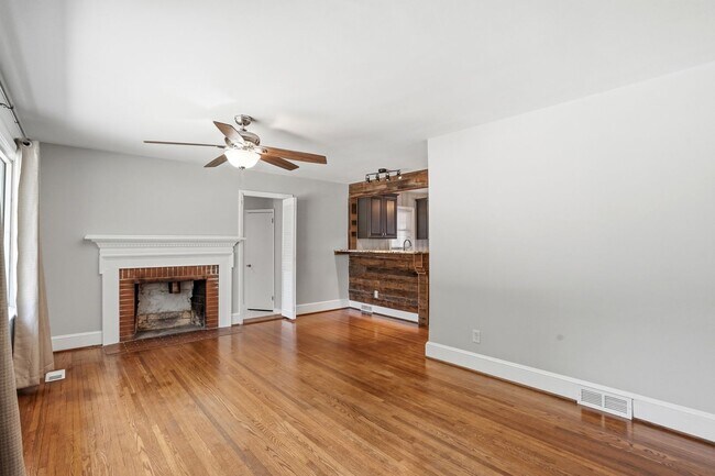 Building Photo - Move-in Ready 3 Bedroom Ranch Home in Eastway Park