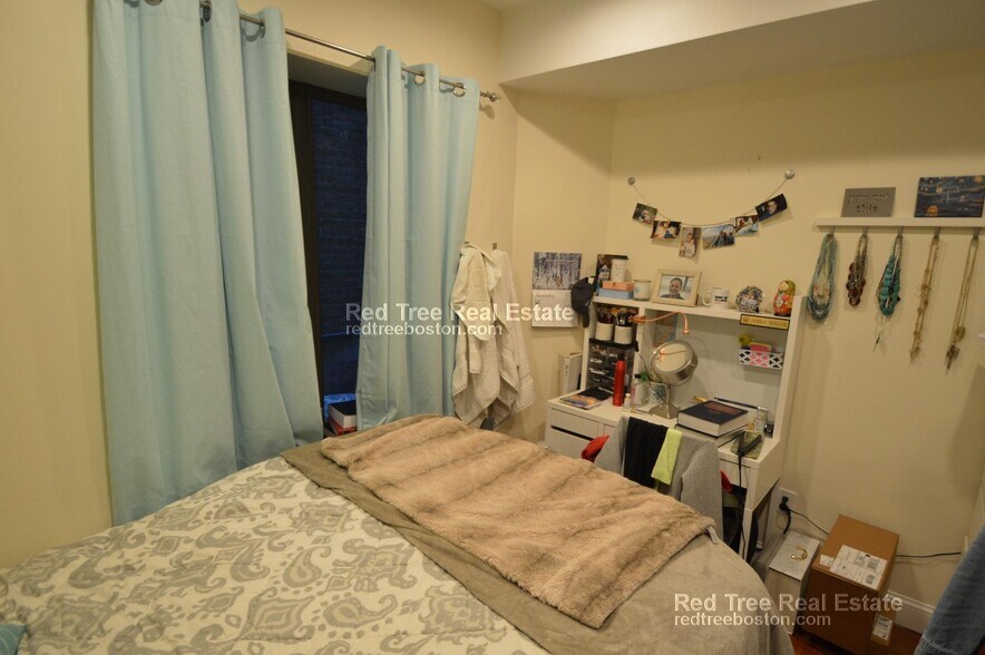 Building Photo - 1199 Beacon St