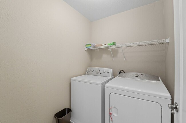 Building Photo - Stunning 3-bedroom, 2.5-bathroom home in t...
