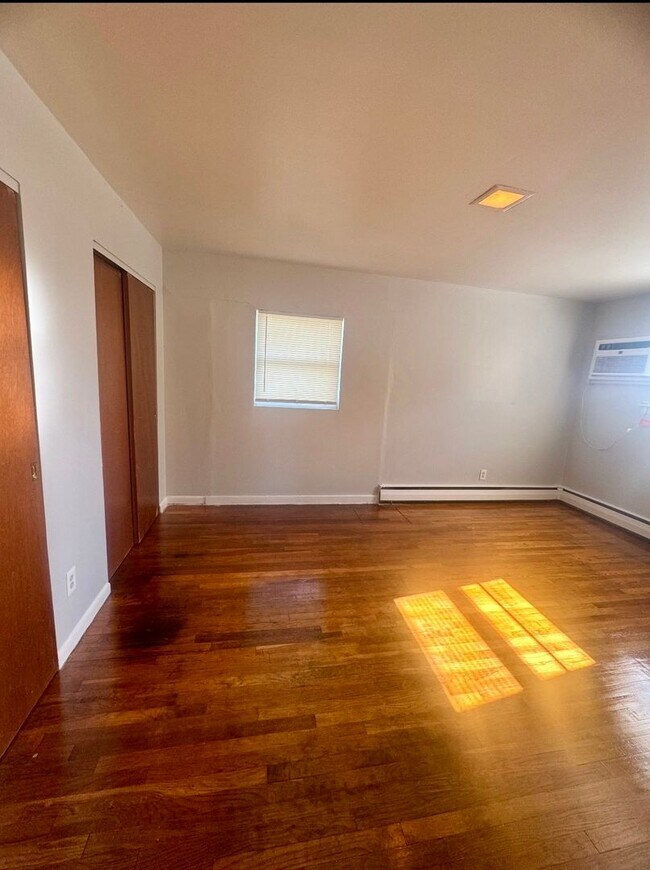 Building Photo - 2553 W North Bend Rd