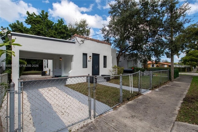 Building Photo - 807 NW 51st St