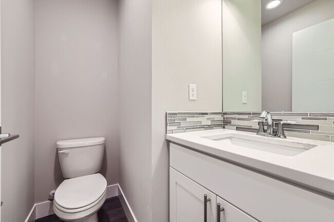 Building Photo - New Construction!  Spacious Modern Townhome in Edmonds.