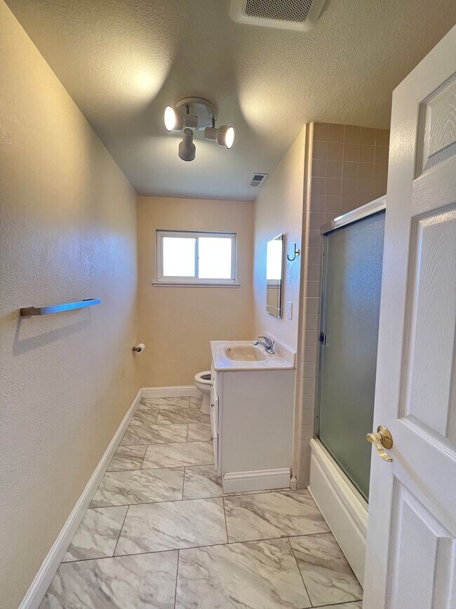 Building Photo - Single Story 3 bedroom In Cute Treelined Vallejo Neighborhood