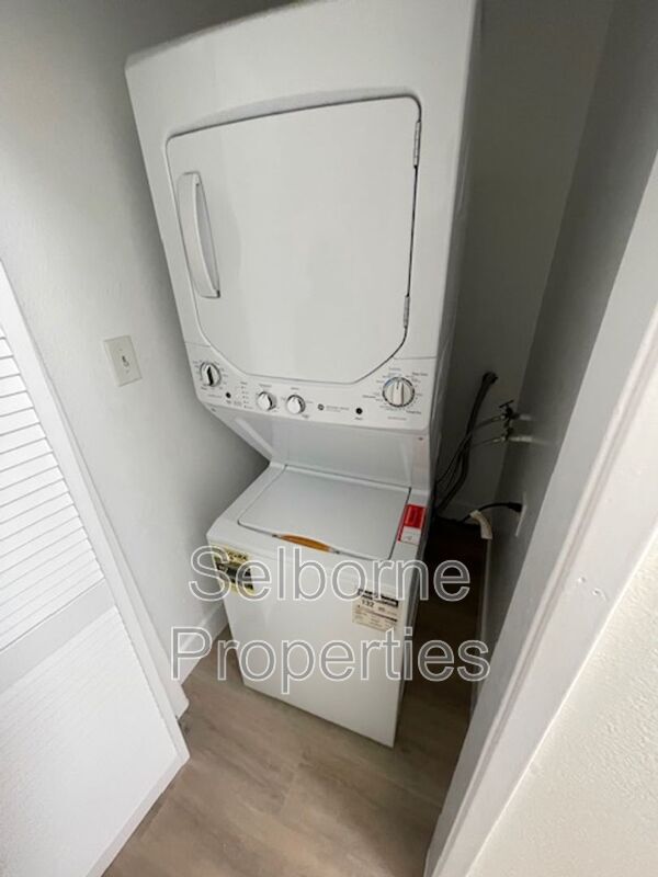 Building Photo - 1944 E 20th St