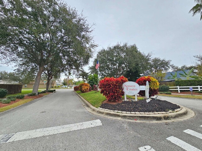 Building Photo - West Melbourne Home