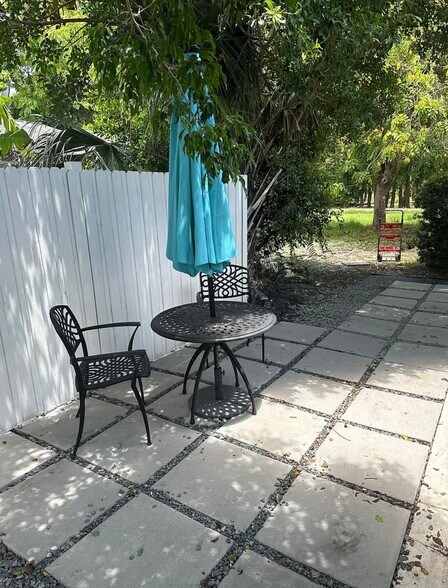 Building Photo - 1097 Highlands Dr