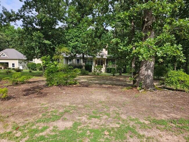 Building Photo - 1290 Tivoli Rd