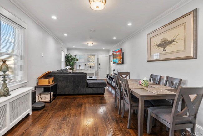 Building Photo - 9 George St