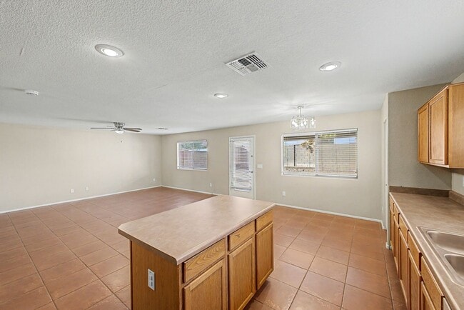 Building Photo - 41704 W Sunland Dr