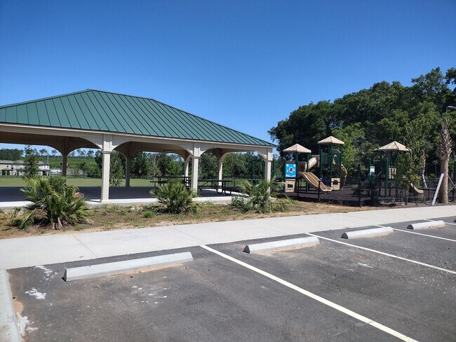 Building Photo - Beautiful 4 bedroom 2.5 Bathroom House For...