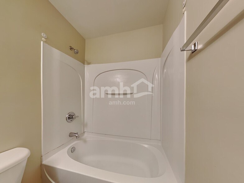 Building Photo - 417 Green Park Ln