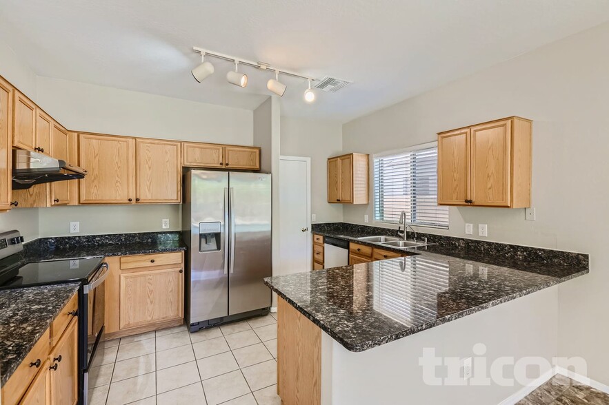 Building Photo - 924 S 240th Dr