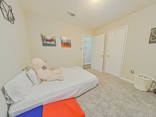 Building Photo - 3 Bed 2 Bath with a POOL in Martinez!
