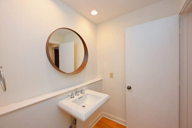 Building Photo - **PERFECTLY SITUATED TOWNHOME IN GREEN HIL...