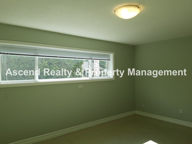 Building Photo - 2945 SW 118th Ave