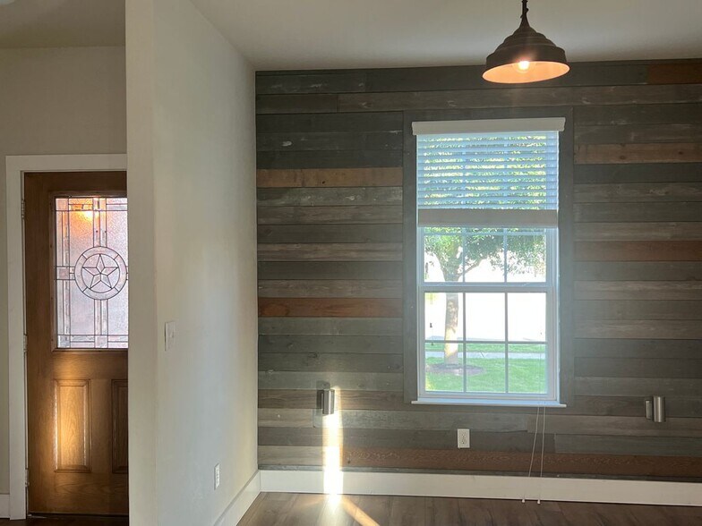 Building Photo - 146 Texas Thistle