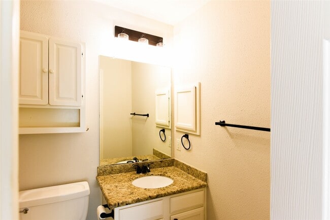 Building Photo - 8558 Laurel Trails Dr