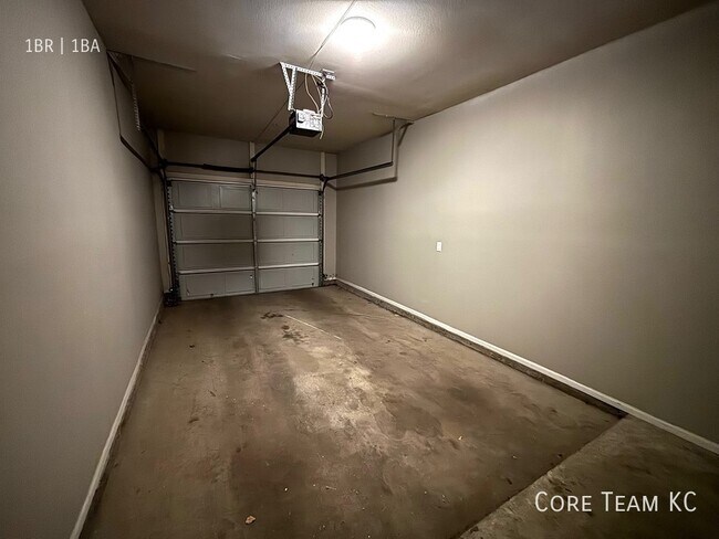 Building Photo - 701 Westport Rd