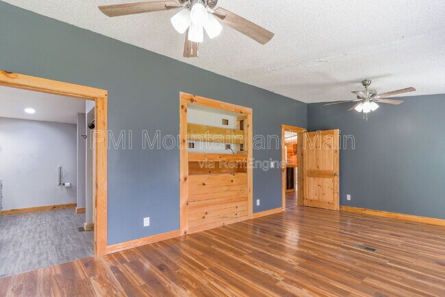 Building Photo - 3113 Revere Rd