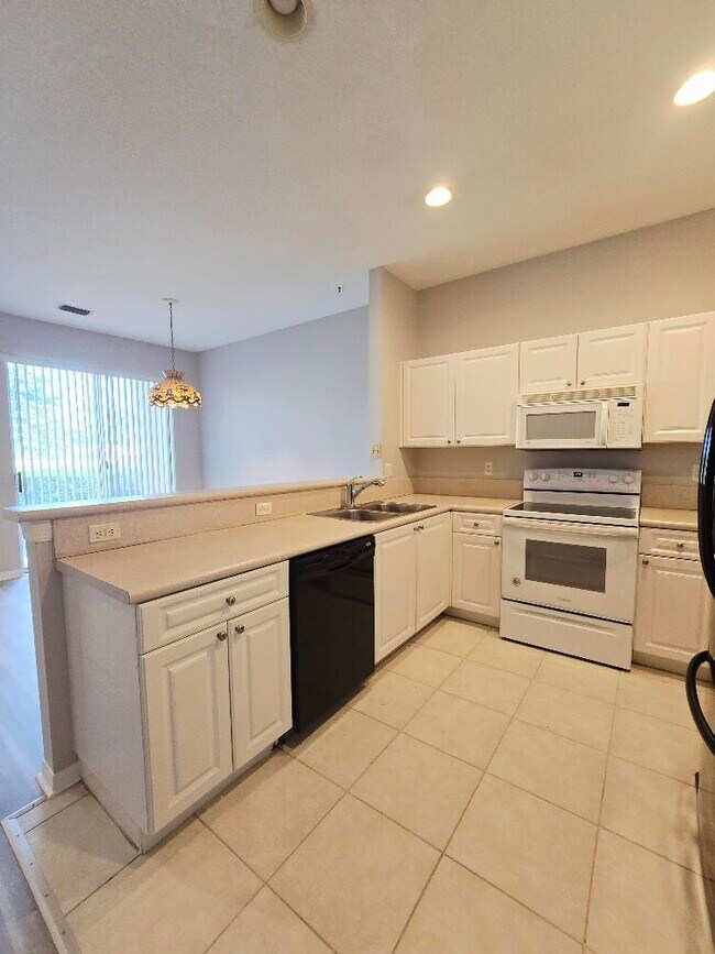 Building Photo - 329 River Bluff Ln