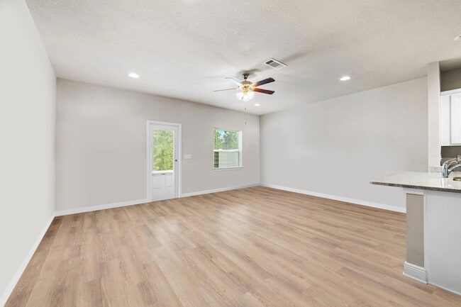 Building Photo - 64 Crossing Ln