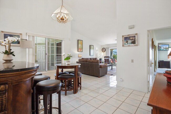 Building Photo - 709 Vista Lago Cir N