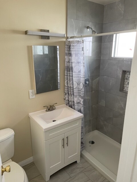 Unit 12591 Bath - 12591 Cometa Ave