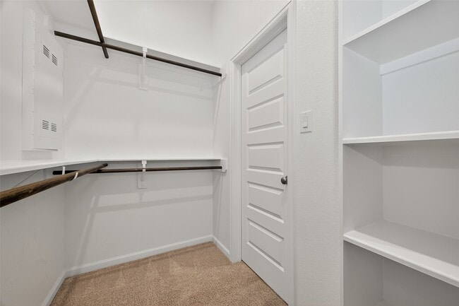 Building Photo - 381 Andes Dr