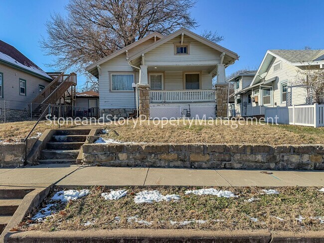 Building Photo - 2 bedroom 1 bath near the hospitals