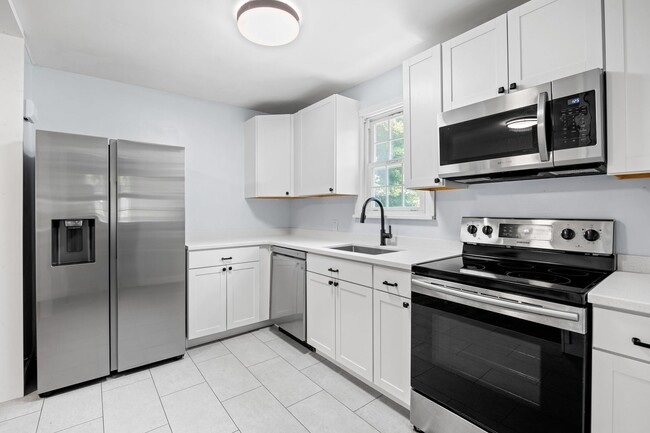 Building Photo - Quaint 2 Bedroom 1 Bath Home in Henrico!!
