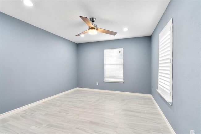 Building Photo - 7727 Barberton Dr