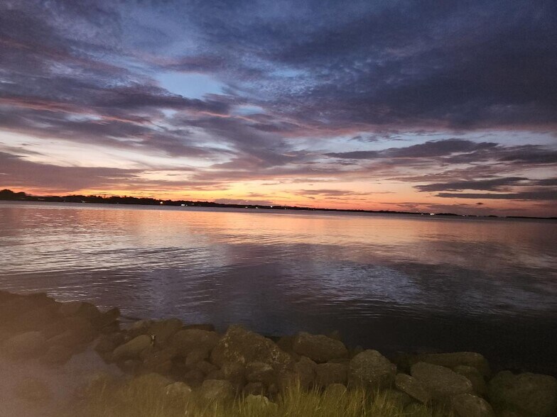 Building Photo - 7846 100th Ave