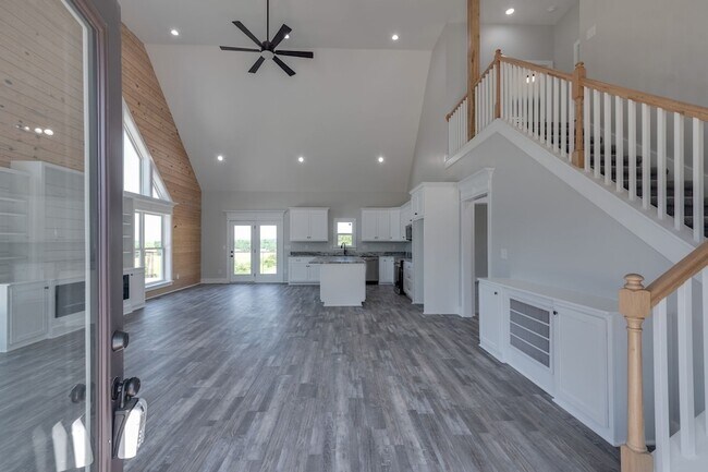 Building Photo - 37 Lakeview Dr