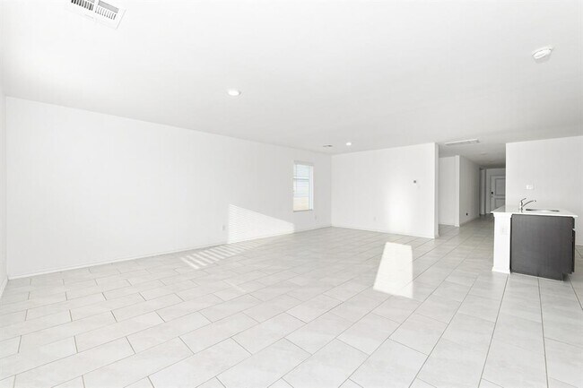 Building Photo - 2208 Bleecker St