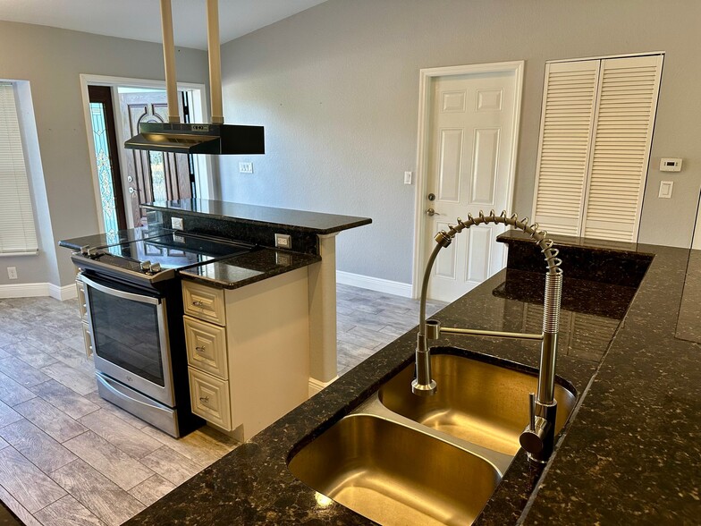 Building Photo - 473 Flamingo Blvd