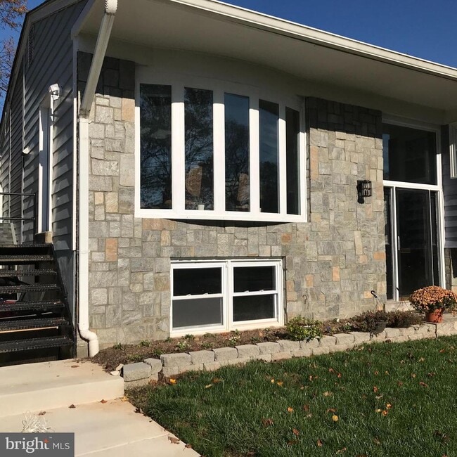 Building Photo - 8418 Stonewall Dr