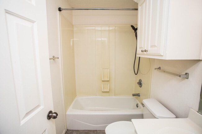 Building Photo - 3114 111th St