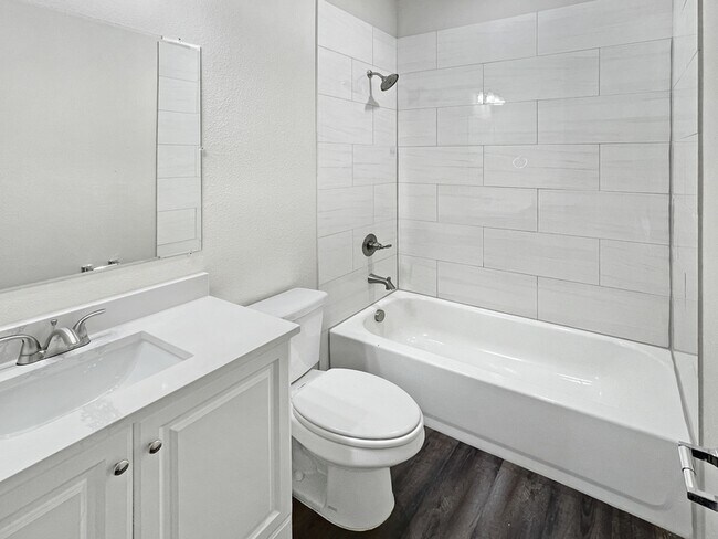 Building Photo - 3213 Chenault St