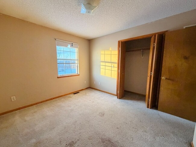 Building Photo - All electric ranch