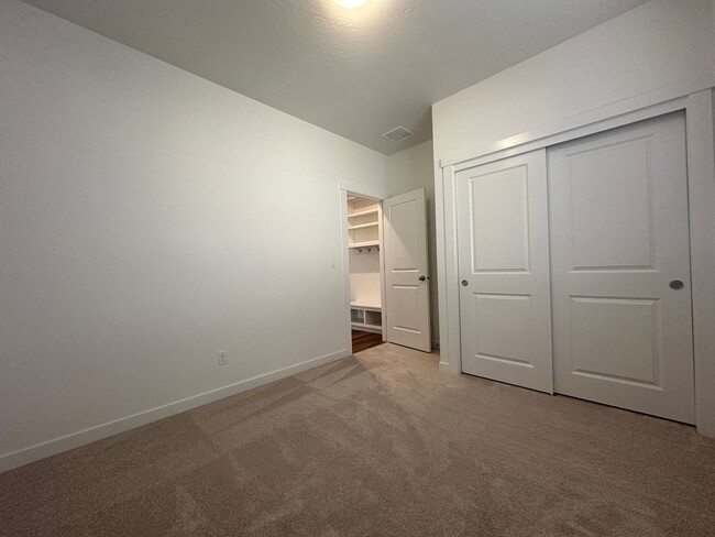 Building Photo - 3bed, 2bath, + office/flex 1630sq.ft. home...