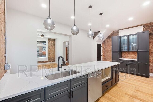 Building Photo - 161 Morewood Ave